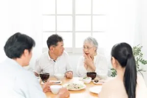 若いのに総入れ歯になるの⁉｜7つの原因と費用相場を徹底解説