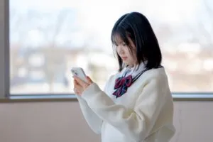 中学生・高校生の口臭が気になる方へ─思春期特有の変化と正しいケアを歯科医が解説