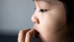 下の歯がガタガタに見えるのはなぜ？