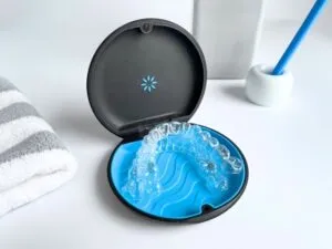 前歯が大きいと感じるときに考えられる治療法